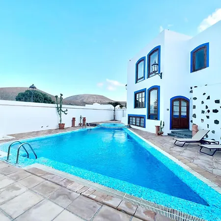 Daire With Breakfast Included, Balcony, Wifi, Pool In Yaiza