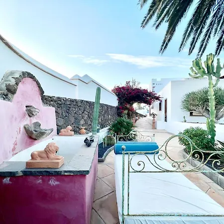 With Breakfast Included, Balcony, Wifi, Pool In Yaiza *