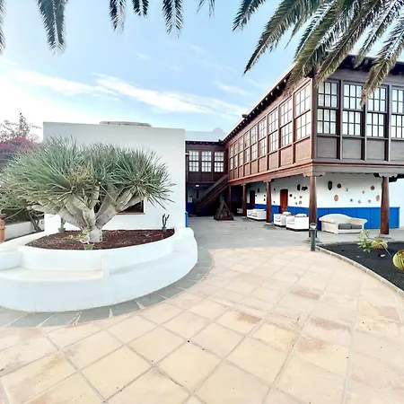 With Breakfast Included, Balcony, Wifi, Pool In Yaiza * Yaiza (Lanzarote)