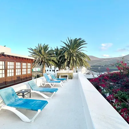 With Breakfast Included, Balcony, Wifi, Pool In Yaiza *