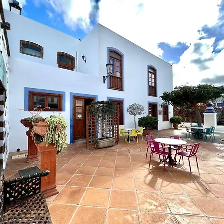 With Breakfast Included, Balcony, Wifi, Pool In Yaiza * Yaiza (Lanzarote)